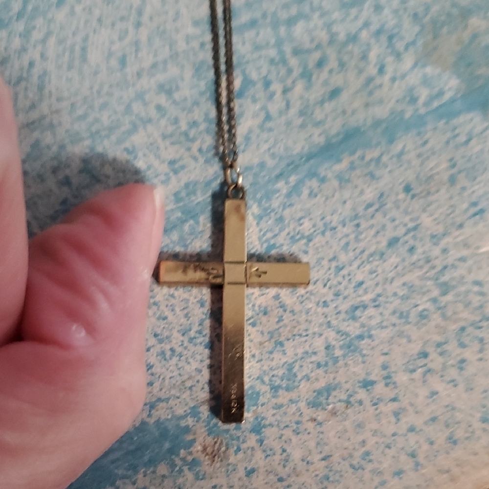 Vtg Gold Cross 12k 1/20 gf with etched design Pendant Necklace with 18" chain - Picture 5 of 5